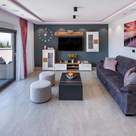 Luxury Apartment Lorena - Private Heated Pool - 耶塞尼采 外观 照片