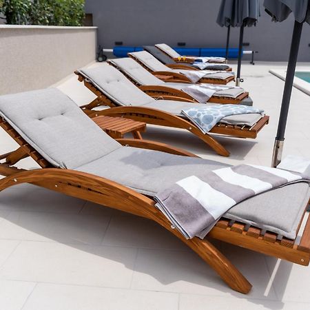 Luxury Apartment Lorena - Private Heated Pool - 耶塞尼采 外观 照片