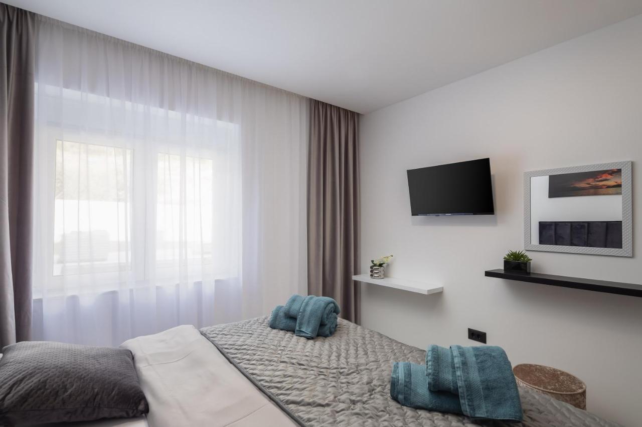 Luxury Apartment Lorena - Private Heated Pool - 耶塞尼采 外观 照片