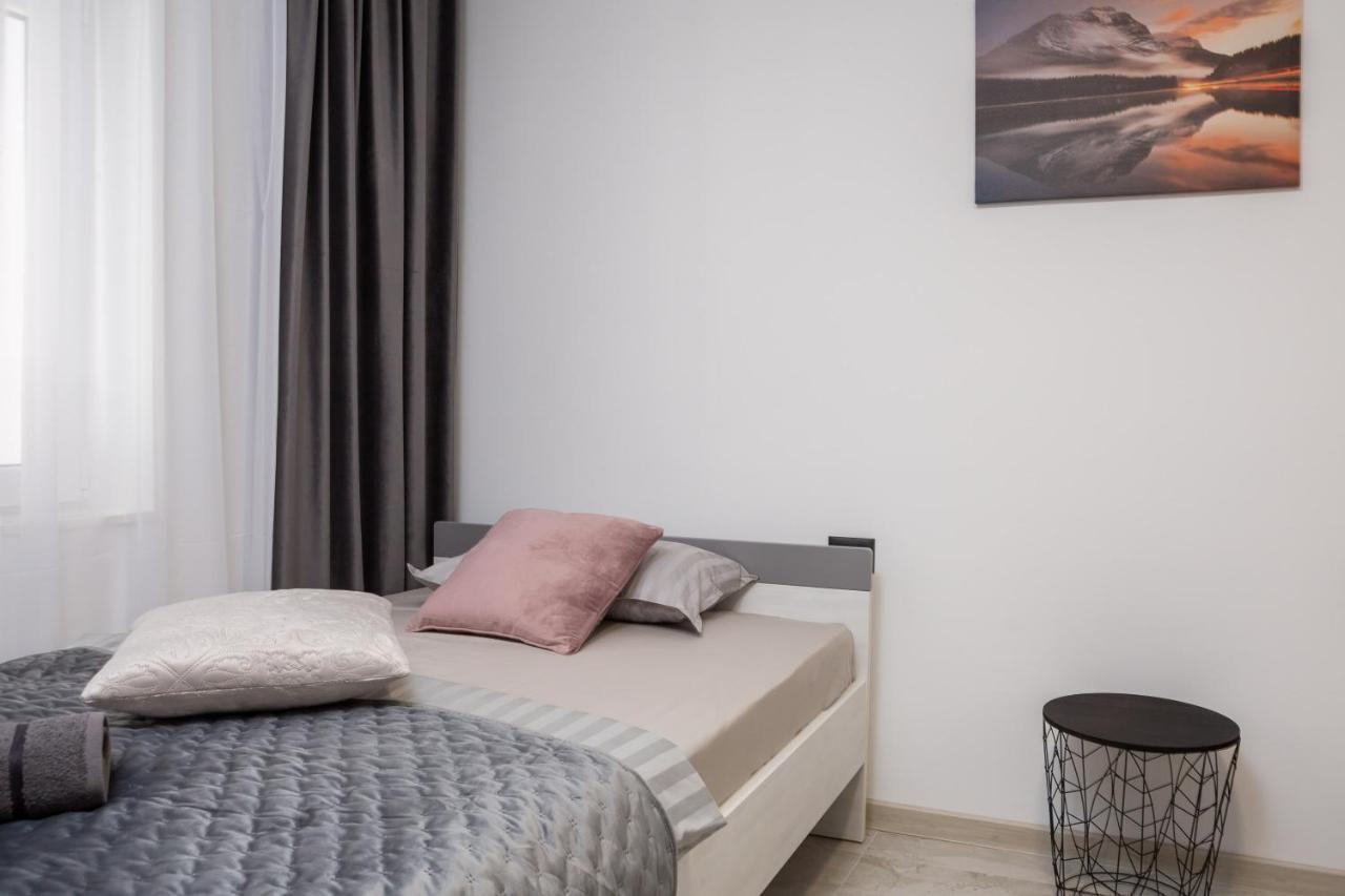 Luxury Apartment Lorena - Private Heated Pool - 耶塞尼采 外观 照片
