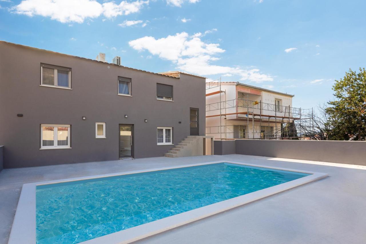 Luxury Apartment Lorena - Private Heated Pool - 耶塞尼采 外观 照片