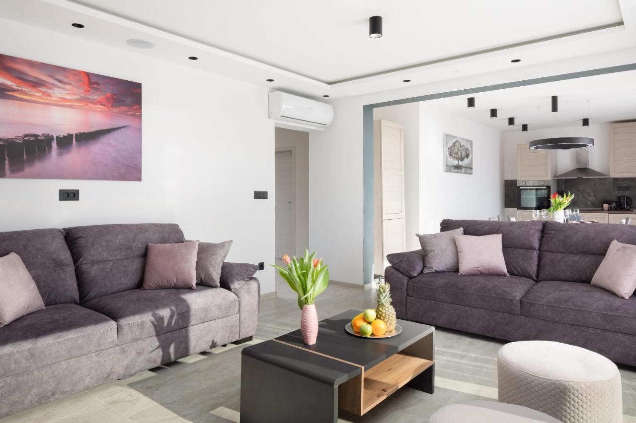 Luxury Apartment Lorena - Private Heated Pool - 耶塞尼采 外观 照片