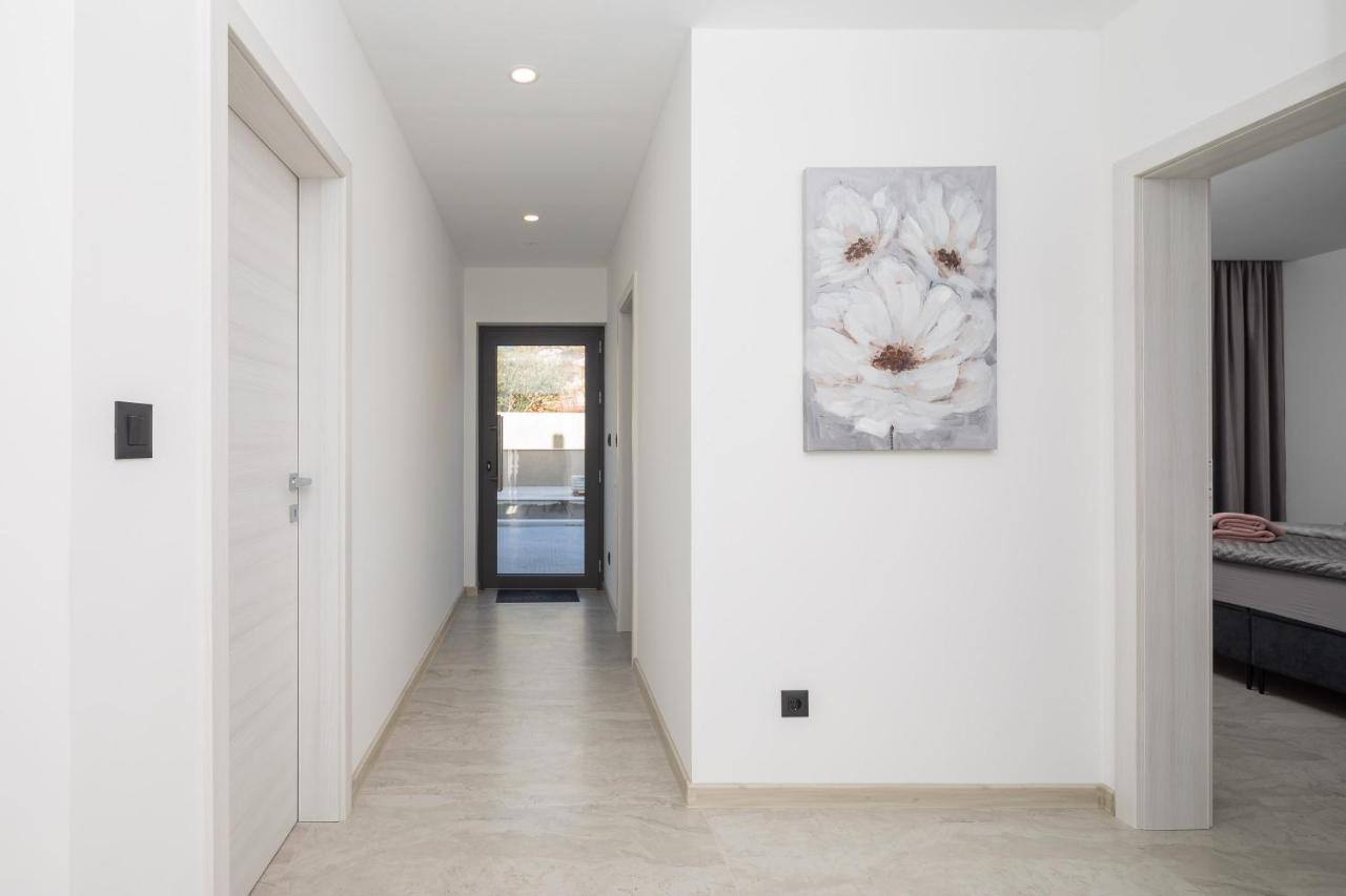 Luxury Apartment Lorena - Private Heated Pool - 耶塞尼采 外观 照片