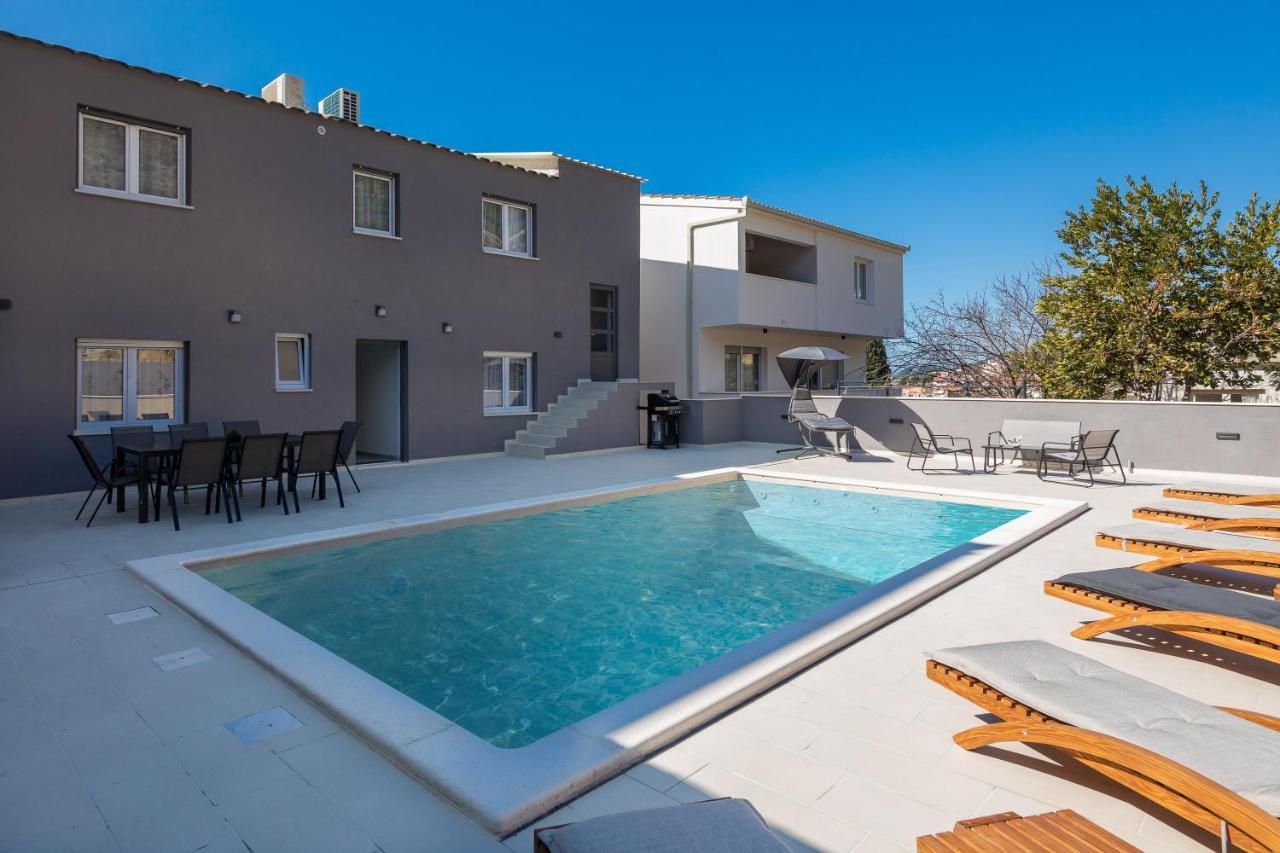 Luxury Apartment Lorena - Private Heated Pool - 耶塞尼采 外观 照片
