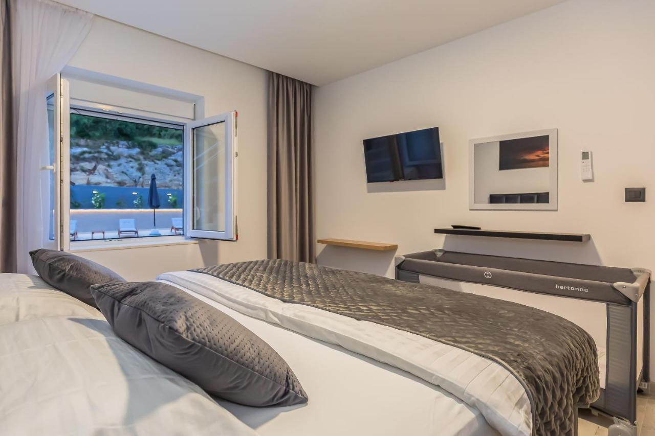 Luxury Apartment Lorena - Private Heated Pool - 耶塞尼采 外观 照片