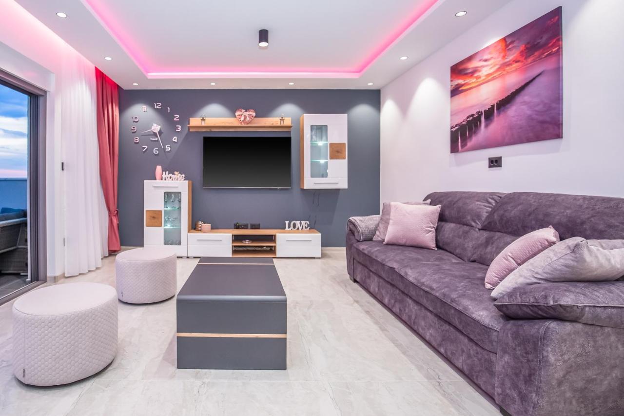 Luxury Apartment Lorena - Private Heated Pool - 耶塞尼采 外观 照片