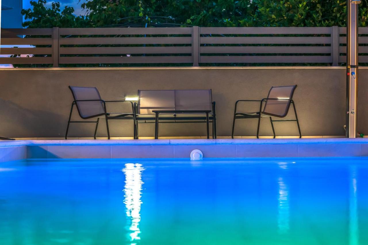 Luxury Apartment Lorena - Private Heated Pool - 耶塞尼采 外观 照片