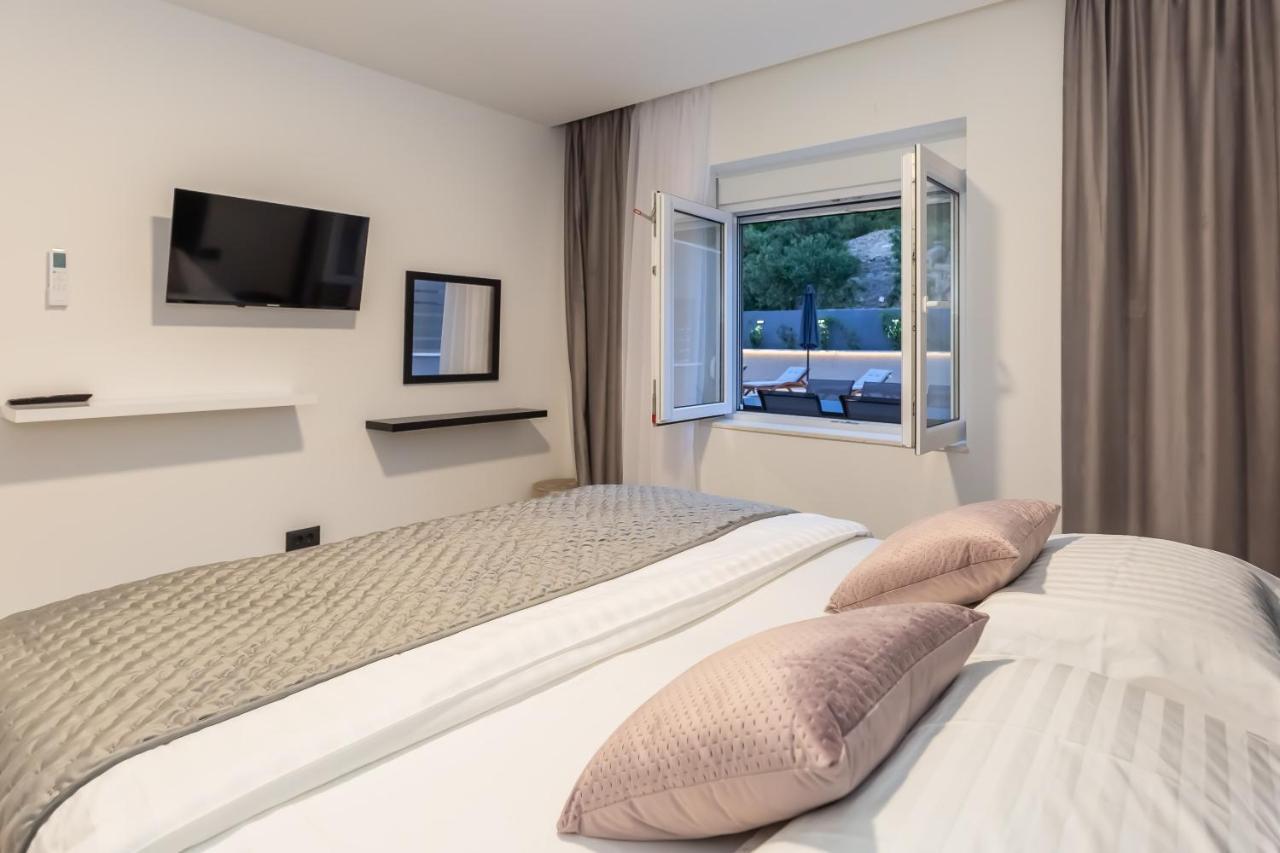 Luxury Apartment Lorena - Private Heated Pool - 耶塞尼采 外观 照片