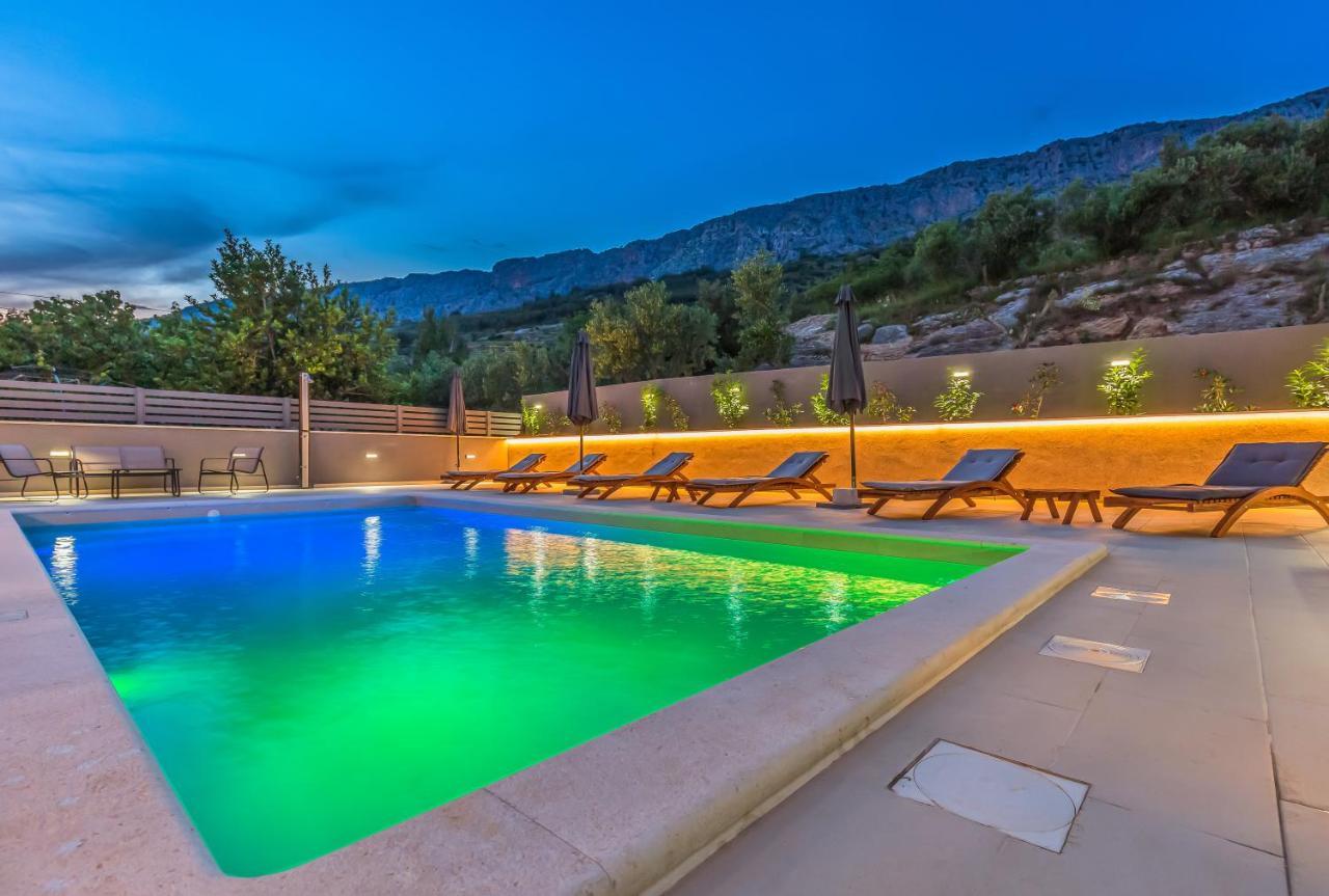Luxury Apartment Lorena - Private Heated Pool - 耶塞尼采 外观 照片