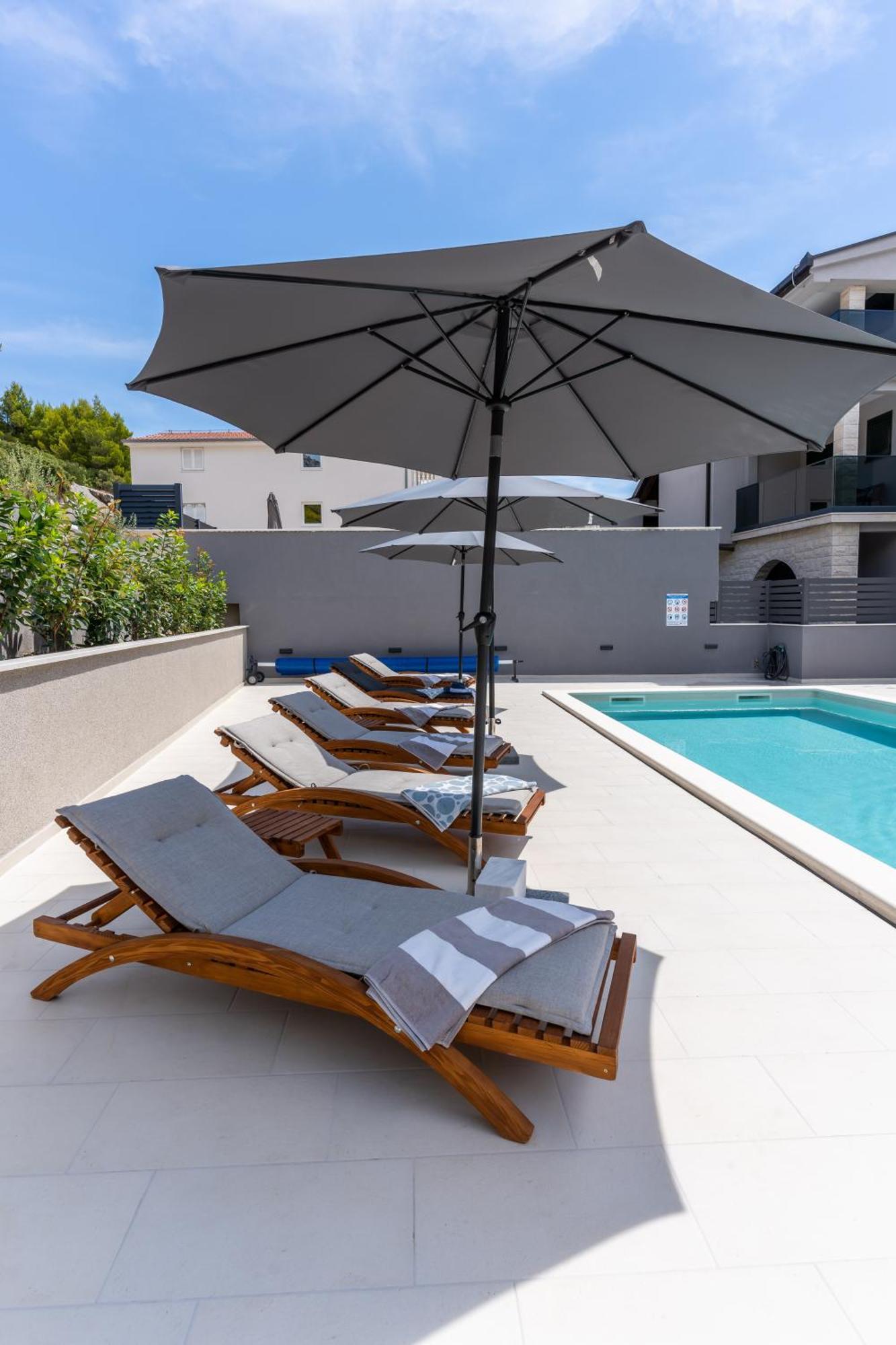 Luxury Apartment Lorena - Private Heated Pool - 耶塞尼采 外观 照片