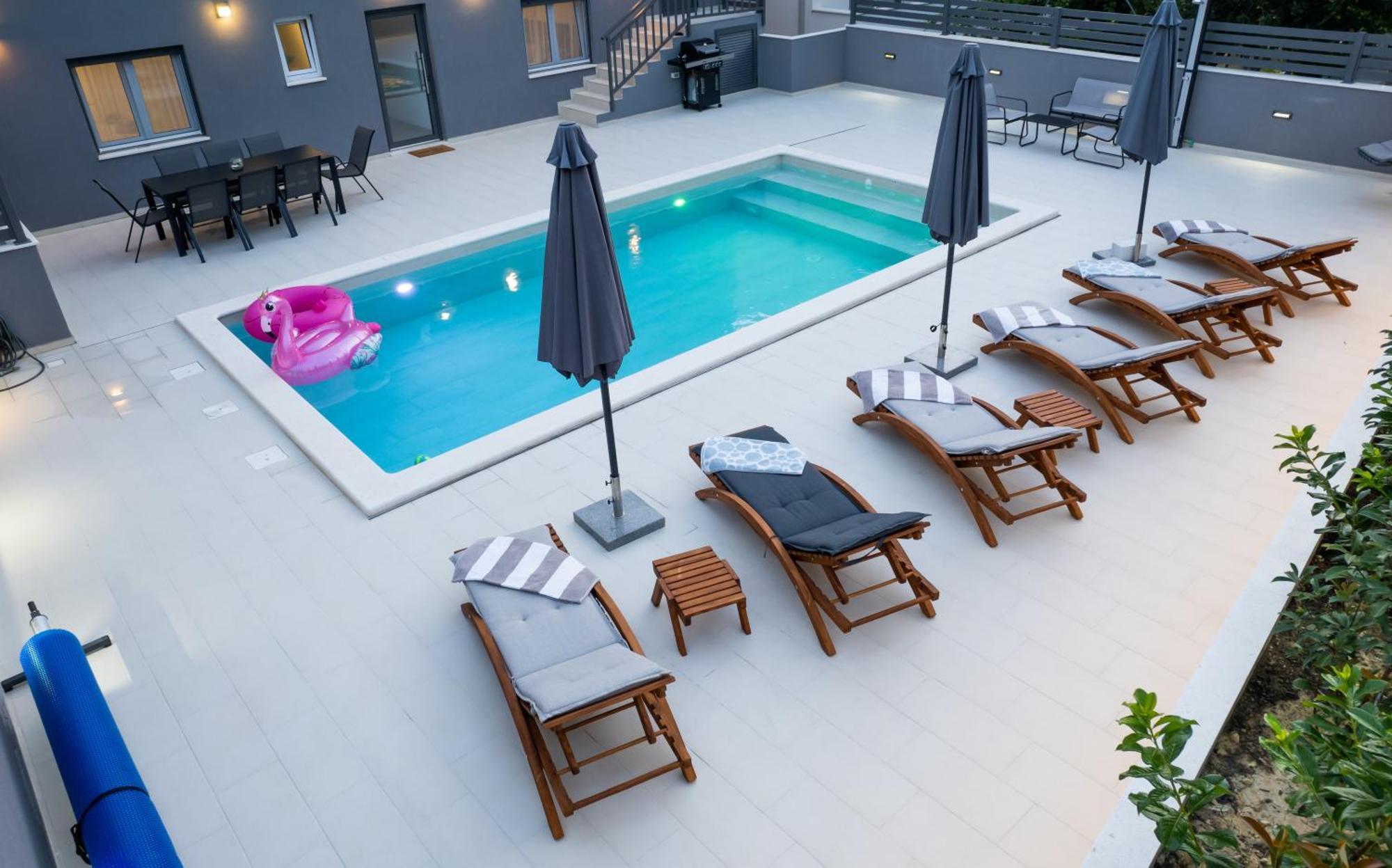 Luxury Apartment Lorena - Private Heated Pool - 耶塞尼采 外观 照片