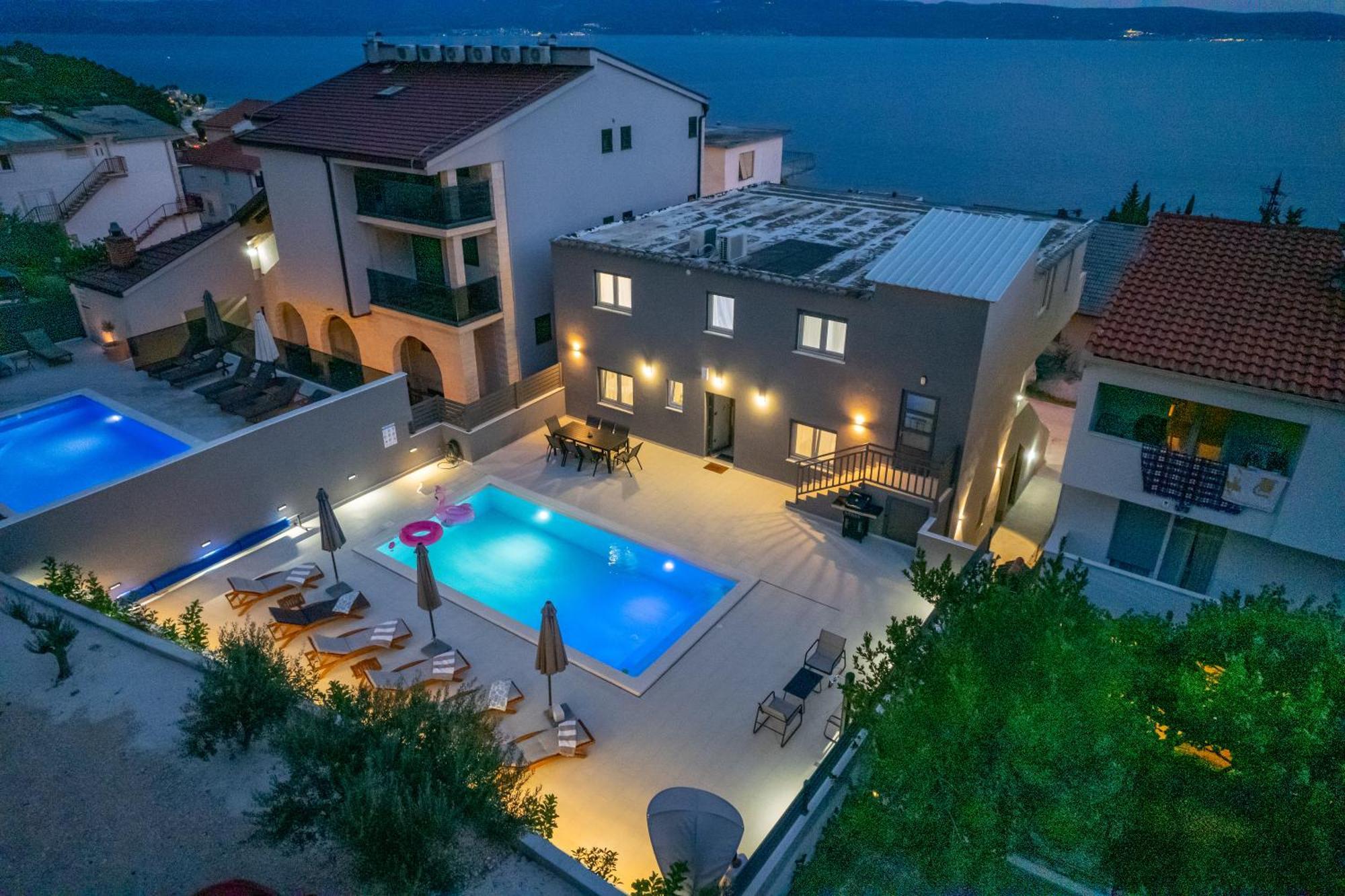 Luxury Apartment Lorena - Private Heated Pool - 耶塞尼采 外观 照片