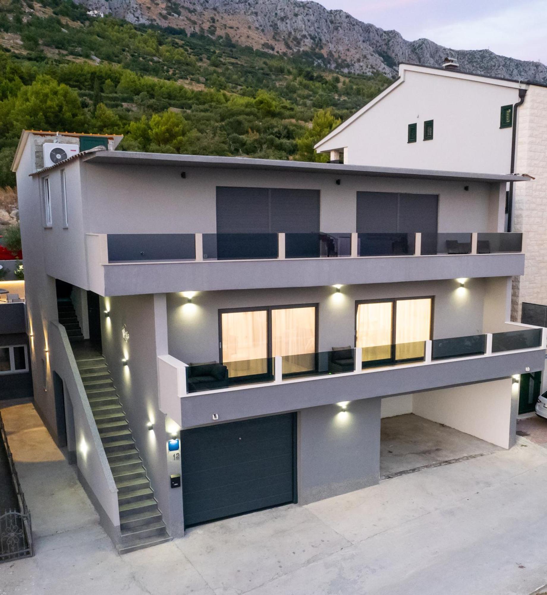 Luxury Apartment Lorena - Private Heated Pool - 耶塞尼采 外观 照片